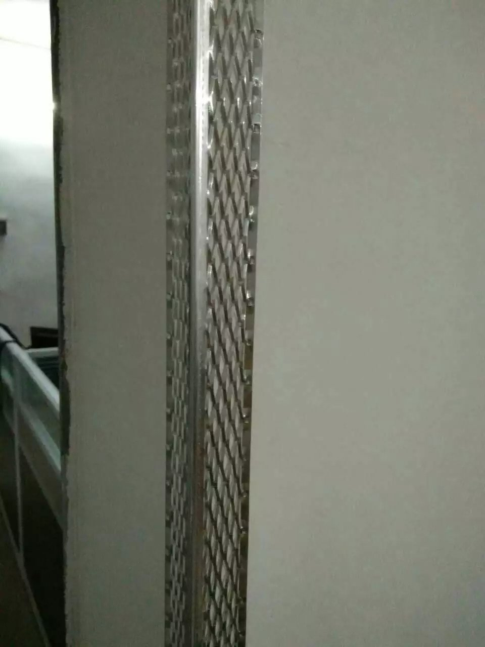 Aluminium corner beads (2)