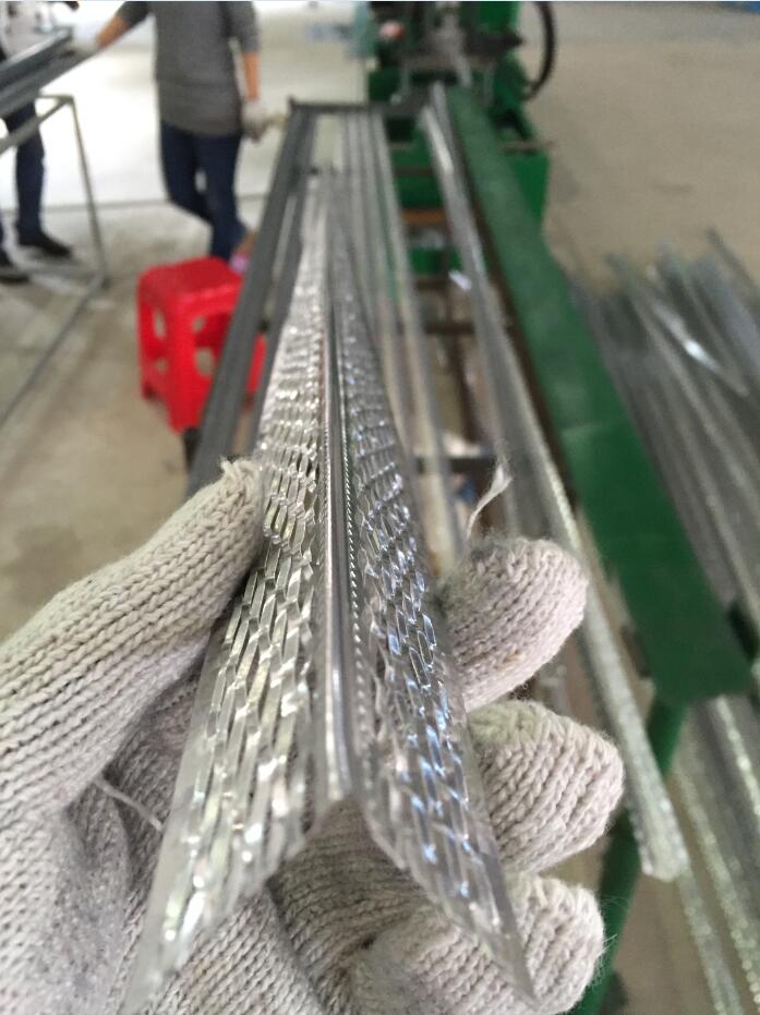 Aluminium corner beads (2)