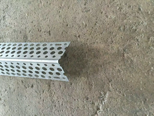 Aluminium corner beads (4)