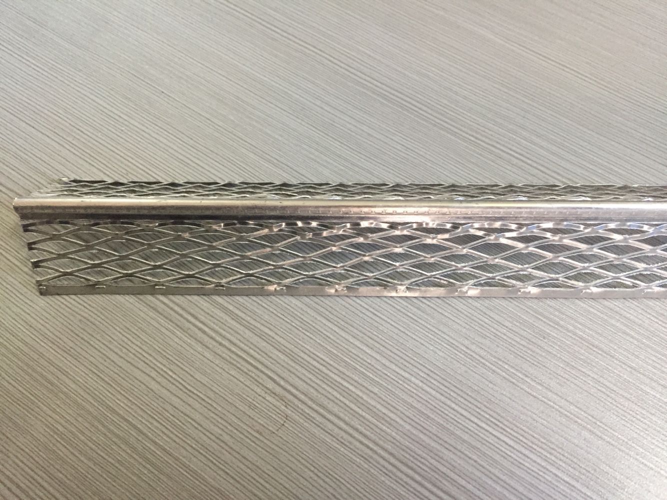 Aluminium corner beads (18)