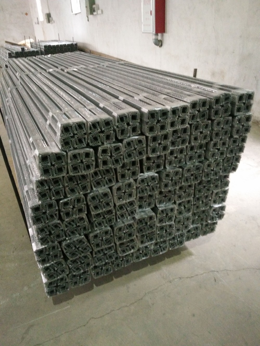 Aluminium corner beads (36)