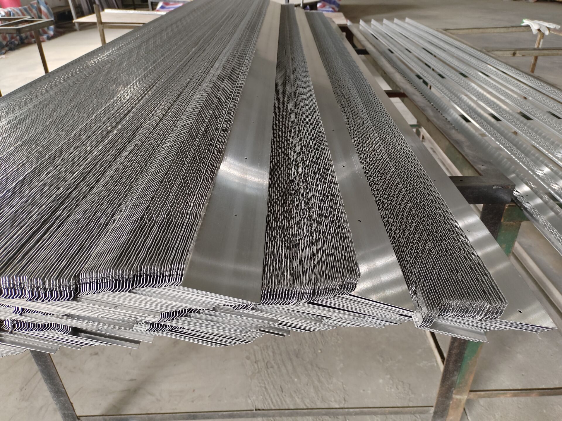 Aluminum Reveal Beads (8)